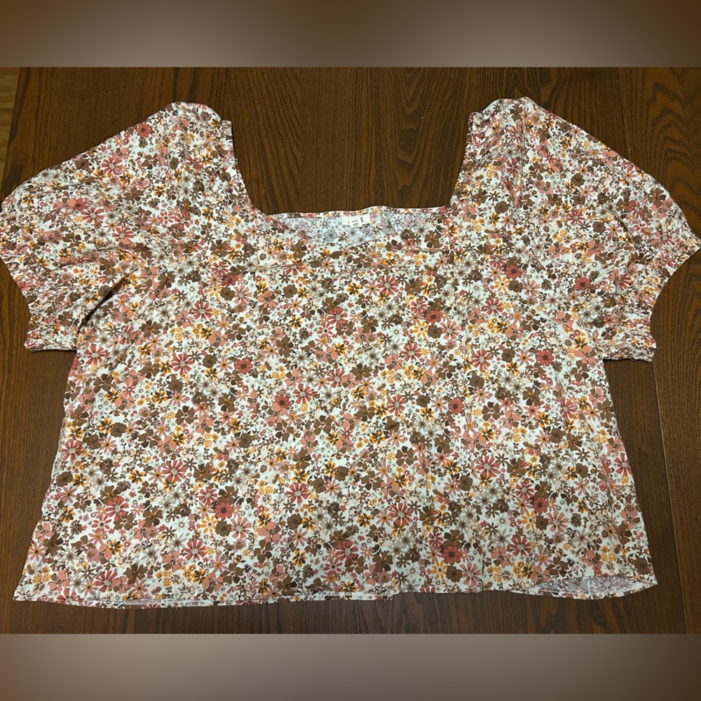 A.N.A. Floral top with flutter sleeves, 26 inches in length size 4X